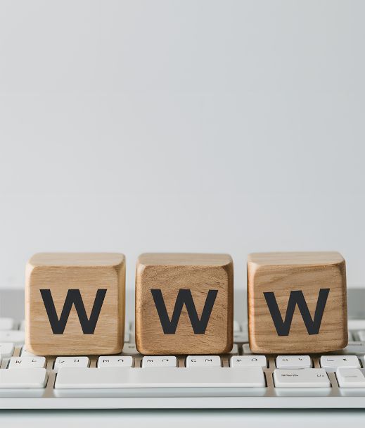 Gestión experta de dominios y arquitecturas de correo para una entregabilidad total.