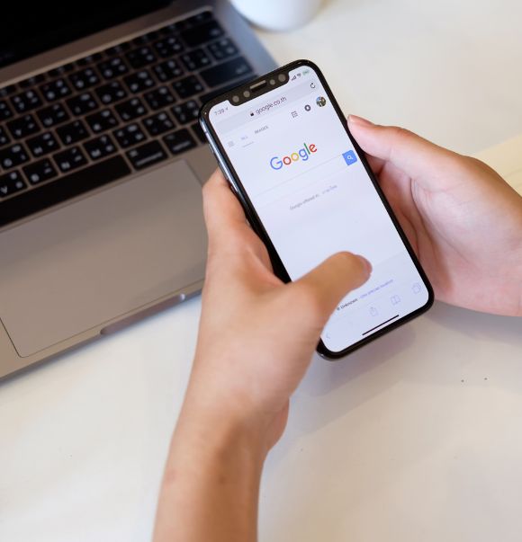 Optimizamos tu Perfil de Empresa en Google para que tu negocio en Barcelona o cualquier ciudad de España destaque en los resultados de Maps, atrayendo tráfico cualificado y llamadas directas desde el buscador.