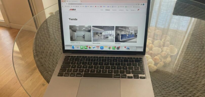 Tienes un producto buenísimo. El precio es competitivo. La foto es impecable. Pero pasa algo frustrante: nadie lo compra. O peor aún, nadie llega a él porque está enterrado en la página 5 de Google.