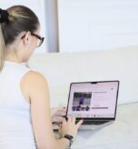 Descubre cuánto puede costarle a una empresa no invertir en marketing digital: menos visibilidad, oportunidades perdidas y dependencia del boca a boca.