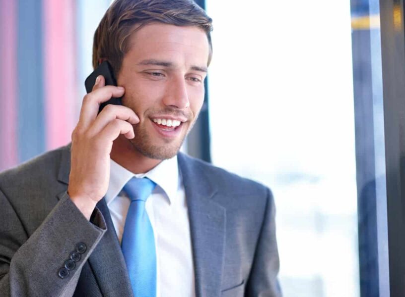 Qué buscan los usuarios antes de contratar Antes de contratar un servicio, la mayoría de usuarios intenta reducir incertidumbre. Quiere saber si la empresa parece real, si entiende su problema, si tiene experiencia y si contactar con ella merece la pena. Por eso, una decisión de compra empieza mucho antes de una llamada.